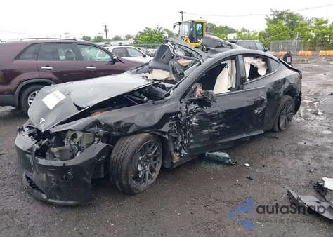 2025 Tesla Model 3 Long Range All-Wheel Drive z USA, uszkodzony, nr VIN 5YJ3E1EB4SF941504